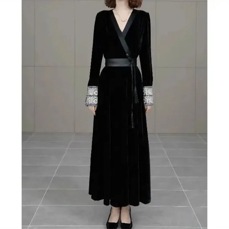 Black Retro Dress 2025 Spring New Fashion Splicing V-neck Women's Elegant Dresses Female Waist Slimming Dress Maxi Vestidos
Black Retro Dress 2025 Spring New Fashion Splicing V-neck Women's Elegant Dresses Female Waist Slimming Dress Maxi Vestidos