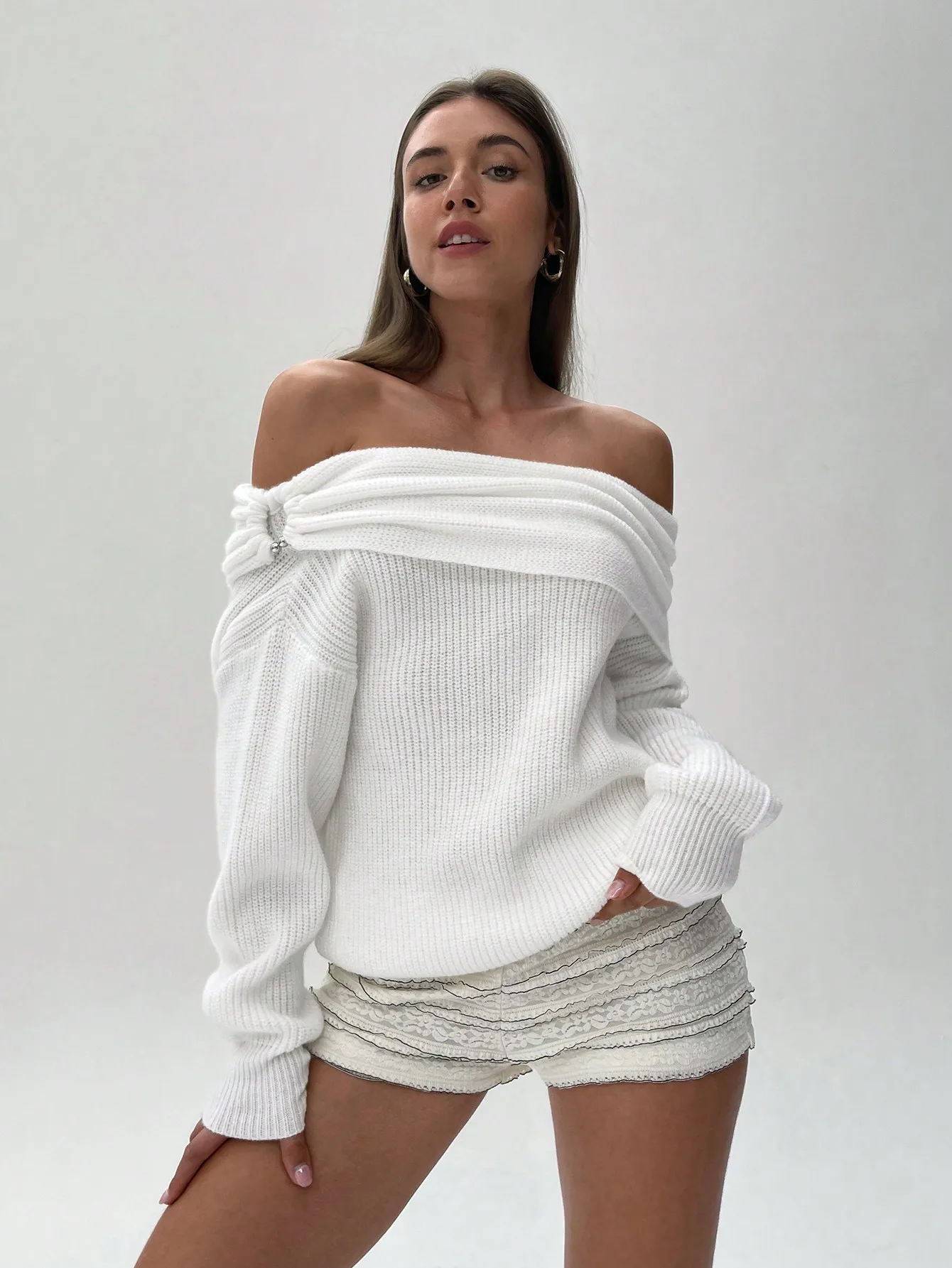 Женский свободный вязаный свитер с открытыми плечами для повседневной носки осенью и зимой
Женский свободный вязаный свитер с открытыми плечами для повседневной носки осенью и зимой
