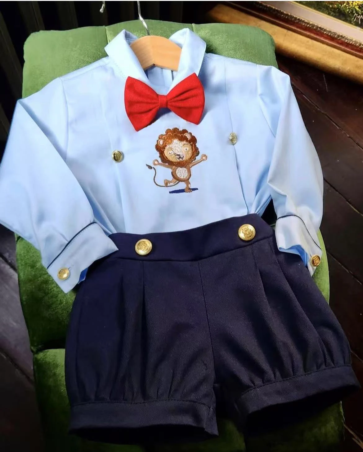 Костюм с вышивкой синего льва для маленьких мальчиков от 0 до 6 лет, костюм для вечеринки, дня рождения, праздника, повседневного использования C123 
Костюм с вышивкой синего льва для маленьких мальчиков от 0 до 6 лет, костюм для вечеринки, дня рождения, праздника, повседневного использования C123