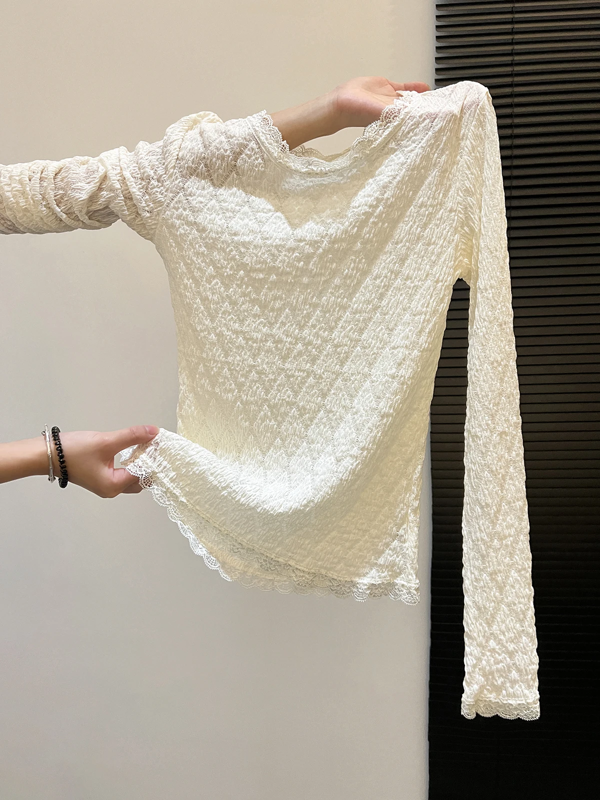Korean Style Long Sleeve Lace Splicing T-Shirt Women's round Neck Base Shirt Beautiful Autumn Self-Keeping Style Commute
Korean Style Long Sleeve Lace Splicing T-Shirt Women's round Neck Base Shirt Beautiful Autumn Self-Keeping Style Commute