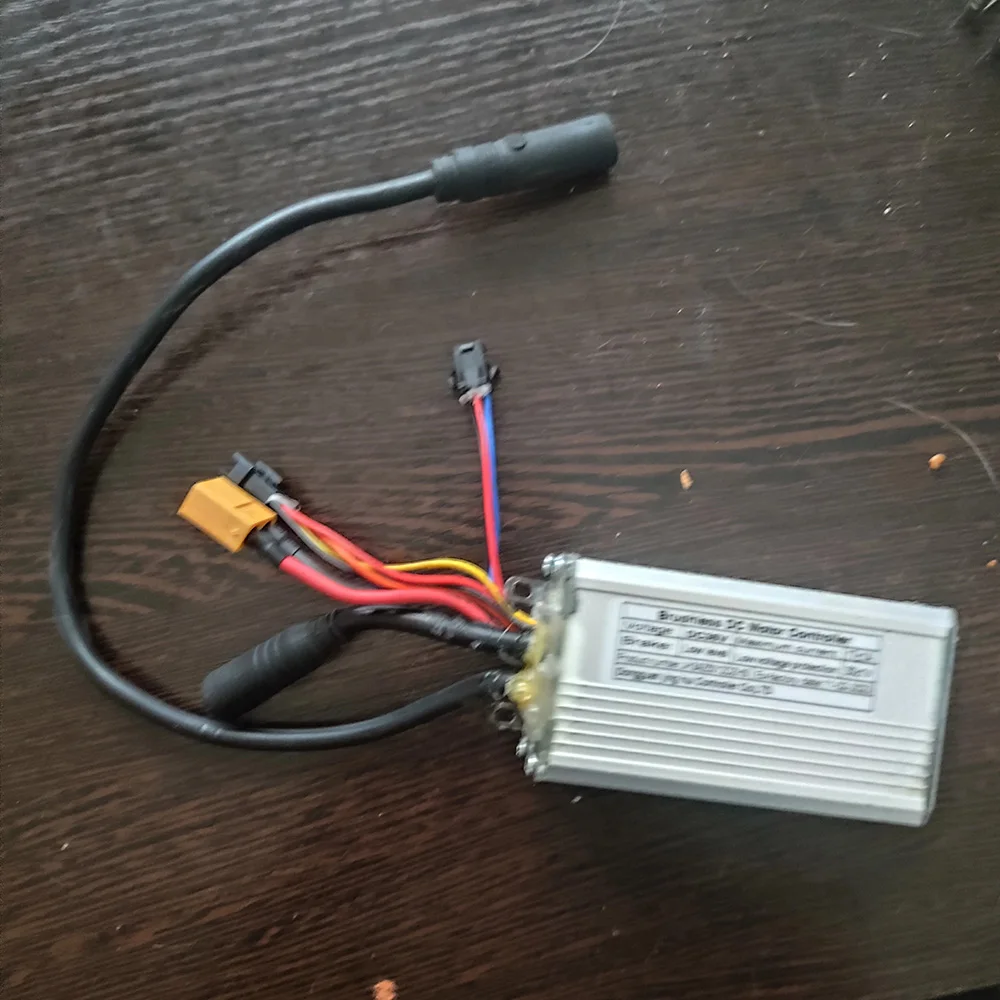 Electric Bicycle Brushless Motor Controller JH3AZ5012DZHS 36V 17A for Electric Scooters MTB Fat Bikes Accessories
Electric Bicycle Brushless Motor Controller JH3AZ5012DZHS 36V 17A for Electric Scooters MTB Fat Bikes Accessories