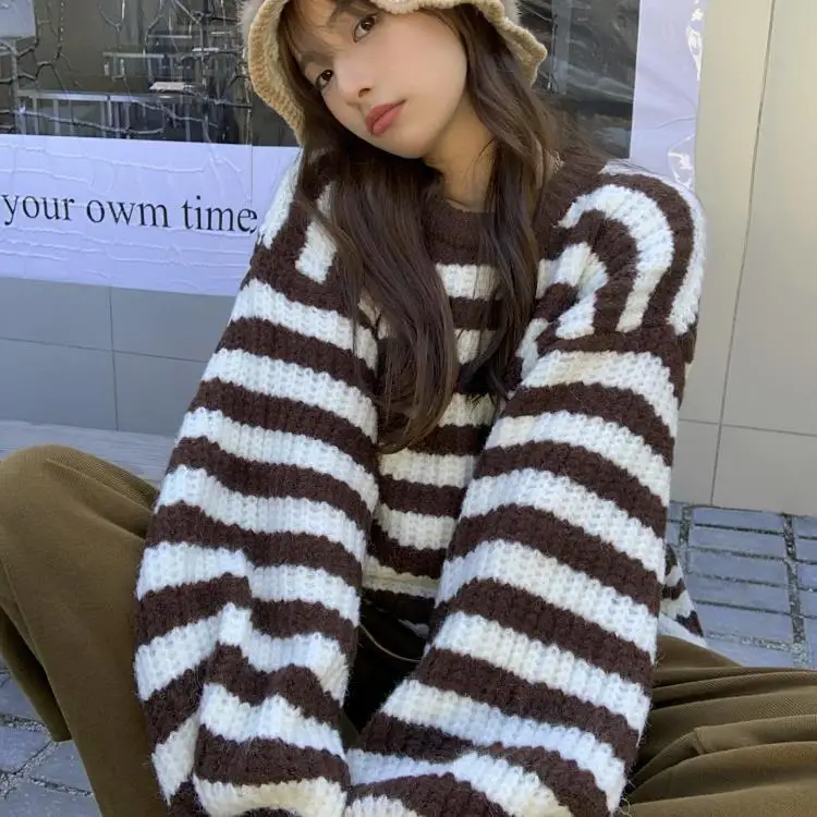 Retro striped sweater for female students in autumn and winter, new Korean style loose lazy round neck warm pullover sweater
Retro striped sweater for female students in autumn and winter, new Korean style loose lazy round neck warm pullover sweater