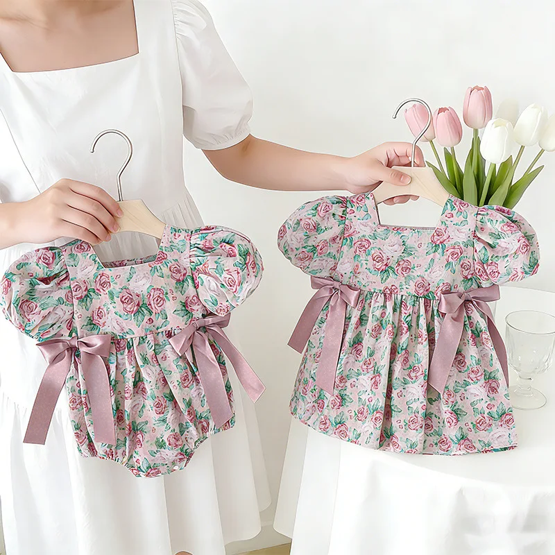2026 Summer New Girls' Printed Lace Bow Decorative Dress and Same Color Creeper Sisters
2026 Summer New Girls' Printed Lace Bow Decorative Dress and Same Color Creeper Sisters