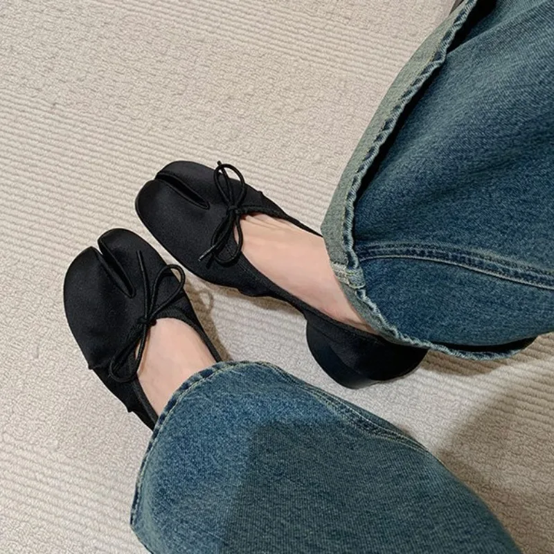 Women's Vintage Split Toe Mary Jane Flats Shoes Soft Sole Leather Loafers Shoes for Women Daily Walking Shoes Sandalias De Mujer
Women's Vintage Split Toe Mary Jane Flats Shoes Soft Sole Leather Loafers Shoes for Women Daily Walking Shoes Sandalias De Mujer