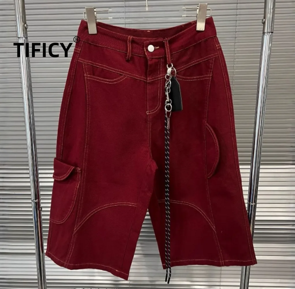 Red Denim Workwear Shorts Women's Retro Style Loose Casual Pants with A Slim and Wide Leg Design Cropped Pants
Red Denim Workwear Shorts Women's Retro Style Loose Casual Pants with A Slim and Wide Leg Design Cropped Pants