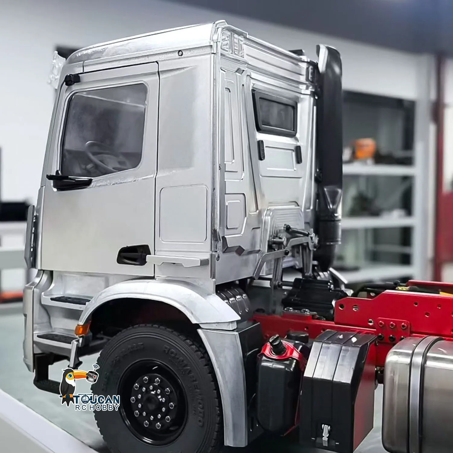 1/14 Неокрашенные цельнометаллические комплекты корпуса кабины для радиоуправляемого тягача с дистанционным управлением, самосвал, открывающаяся дверь, модель без световой системы
1/14 Неокрашенные цельнометаллические комплекты корпуса кабины для радиоуправляемого тягача с дистанционным управлением, самосвал, открывающаяся дверь, модель без световой системы