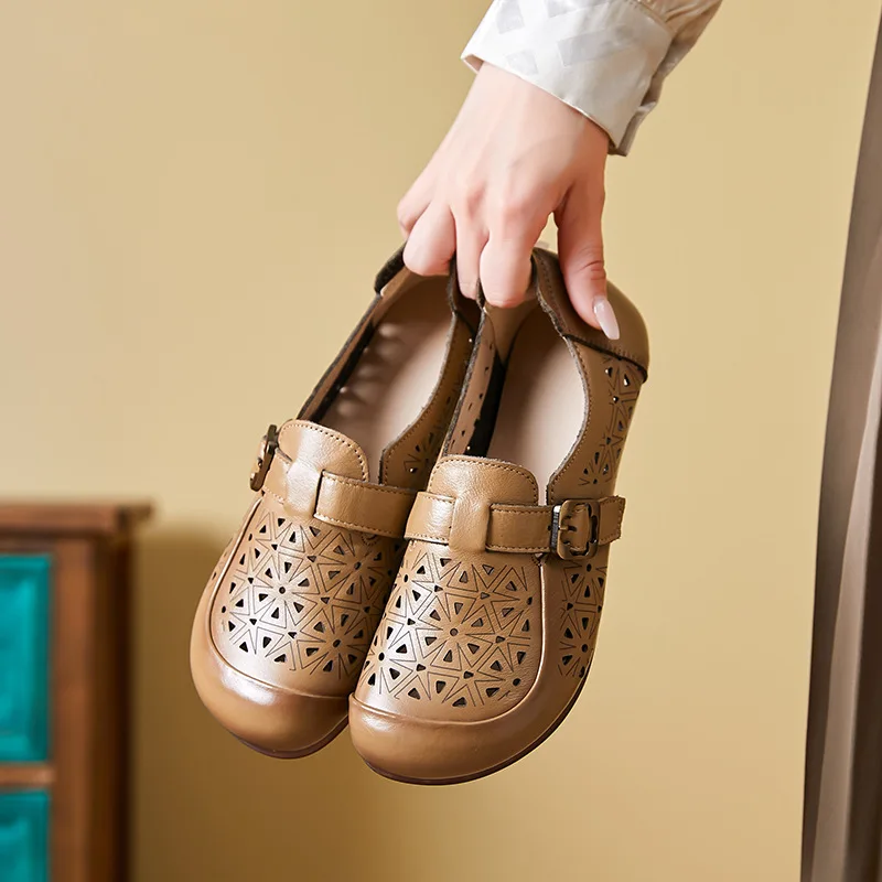 Breathable Hollow out Soft Bottom Cowhide Mom Shoes Comfortable Flat Sandals for Middle-Aged And Elderly Women Casual Slip-On
Breathable Hollow out Soft Bottom Cowhide Mom Shoes Comfortable Flat Sandals for Middle-Aged And Elderly Women Casual Slip-On