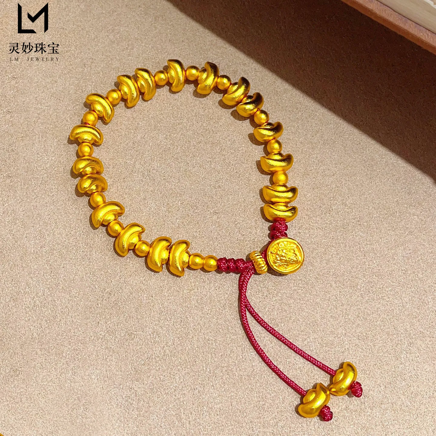 Charming Bracelet Women's 24K Gold AU999 - Gold Yuanbao Red String Bracelet, Fortune Bead Eye-catching Design, Dating Piece
Charming Bracelet Women's 24K Gold AU999 - Gold Yuanbao Red String Bracelet, Fortune Bead Eye-catching Design, Dating Piece