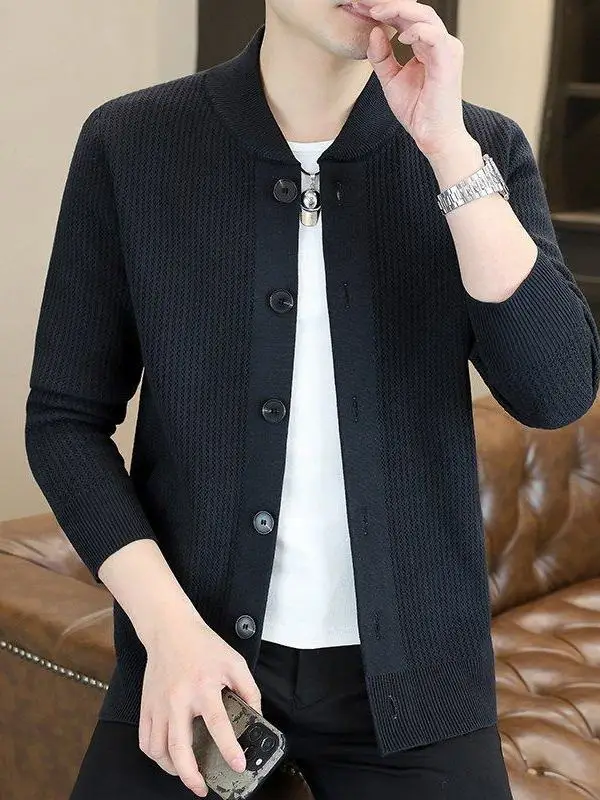Мужской черный вязаный кардиган с воротником-стойкой, длинный рукав, повседневный стиль, весна-осень, высокое качество, смесовая ткань из полиэстера, стандартный крой
Мужской черный вязаный кардиган с воротником-стойкой, длинный рукав, повседневный стиль, весна-осень, высокое качество, смесовая ткань из полиэстера, стандартный крой