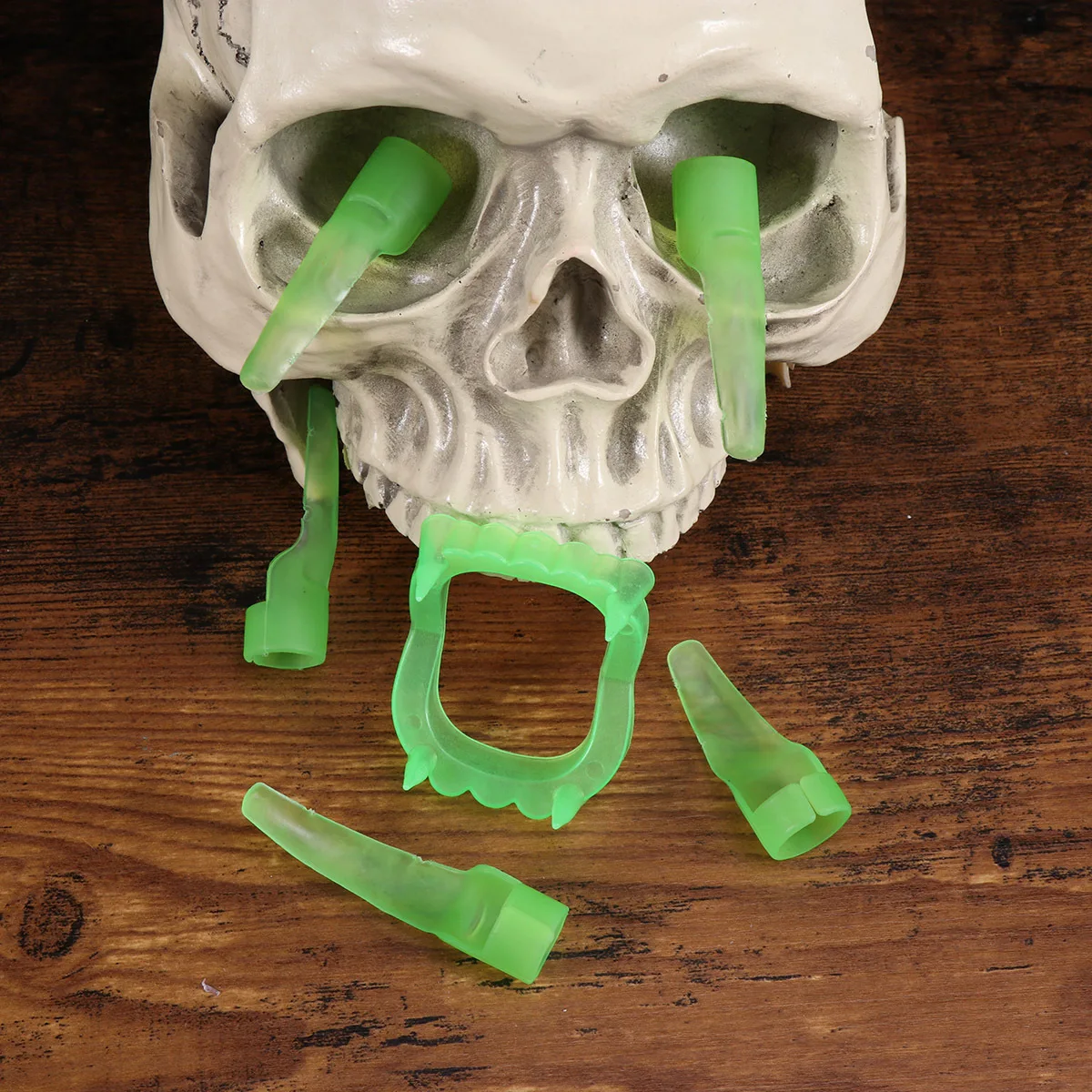 12pcs Halloween Luminous Teeth Fangs Fake Finger Nails Glow Dark Horror Costume Accessory Party Prank Games Zombie
12pcs Halloween Luminous Teeth Fangs Fake Finger Nails Glow Dark Horror Costume Accessory Party Prank Games Zombie