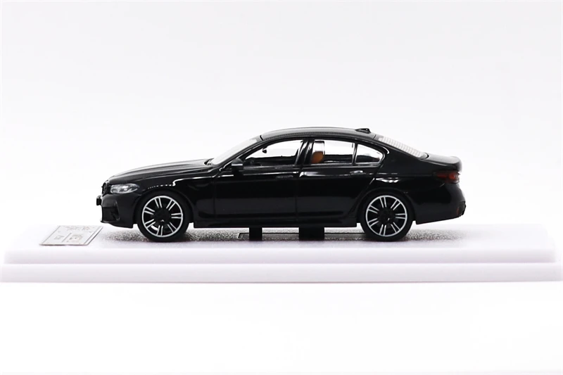 Howie Model 1:64 M5 F90 Black/Marina Bay Blue Brown Interior Alloy Vehicle Collectible Car Model
Howie Model 1:64 M5 F90 Black/Marina Bay Blue Brown Interior Alloy Vehicle Collectible Car Model