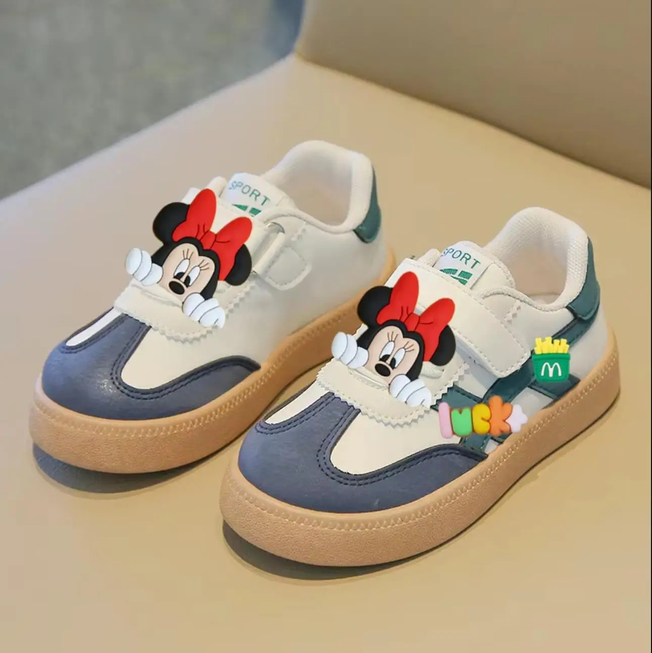 Детские кроссовки с Микки Маусом, весенне-осенние модные нескользящие дышащие студенческие туфли Disney для мальчиков, обувь для малышей на мягкой подошве для девочек 
Детские кроссовки с Микки Маусом, весенне-осенние модные нескользящие дышащие студенческие туфли Disney для мальчиков, обувь для малышей на мягкой подошве для девочек