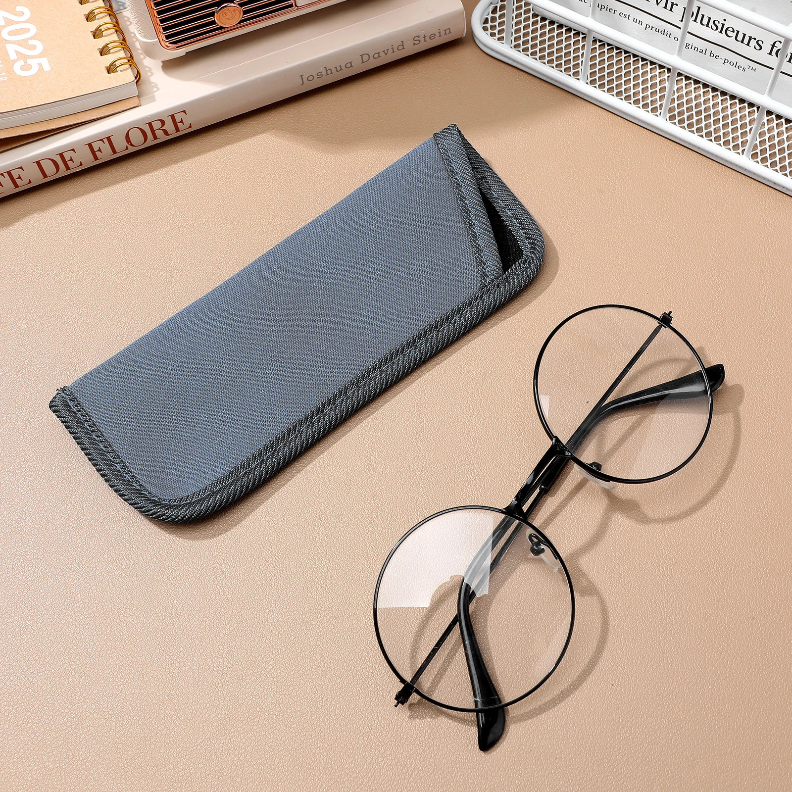 3pcs Men Storage Soft Glasses Bag Sunglasses Storage EVA Pouch Compact Case Lightweight Eye Glass Holder Slim Cover
3pcs Men Storage Soft Glasses Bag Sunglasses Storage EVA Pouch Compact Case Lightweight Eye Glass Holder Slim Cover