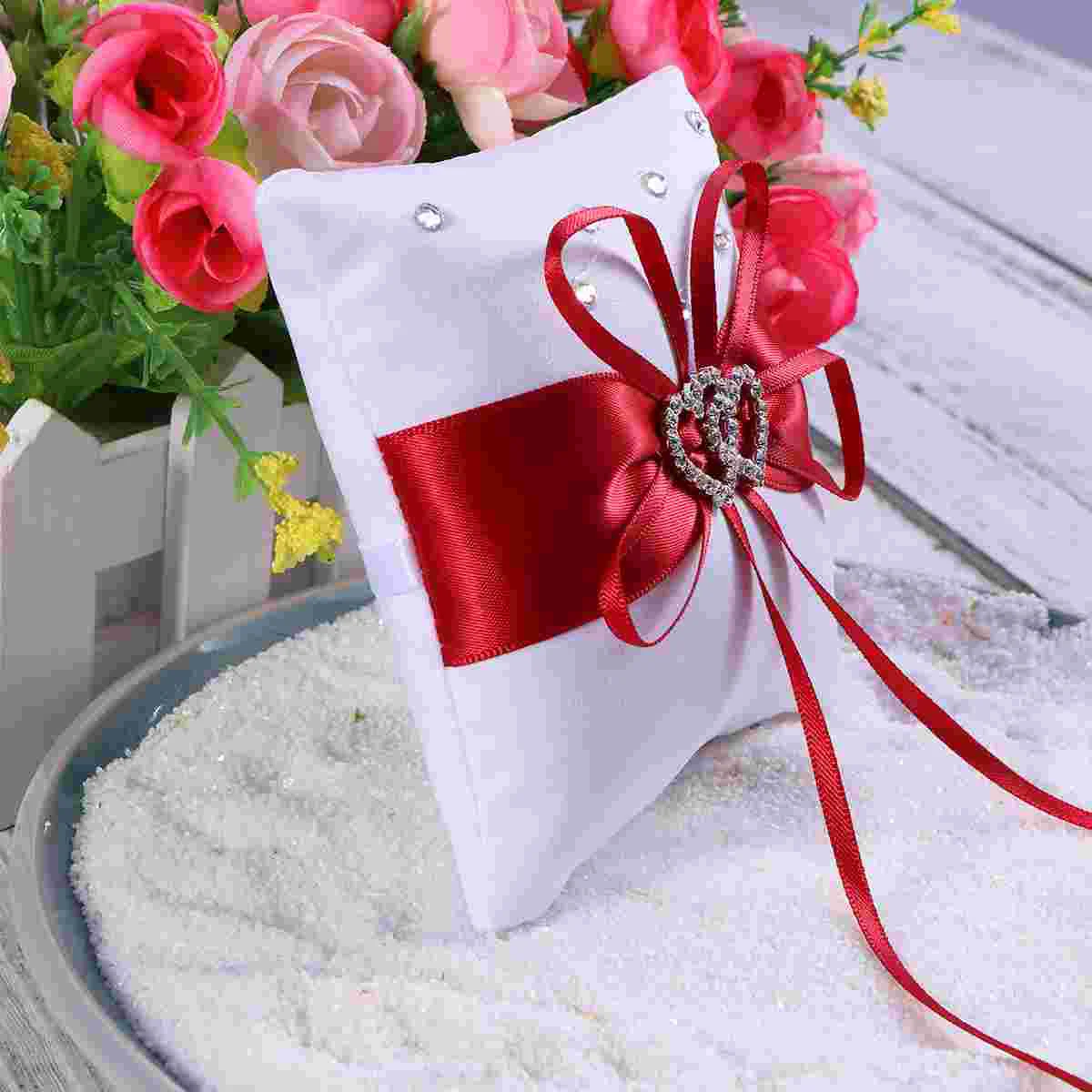 Bride Lace Theow Pillows Pillow Bearer Rhinestone Theow Pillows European Style Wedding Sets
Bride Lace Theow Pillows Pillow Bearer Rhinestone Theow Pillows European Style Wedding Sets