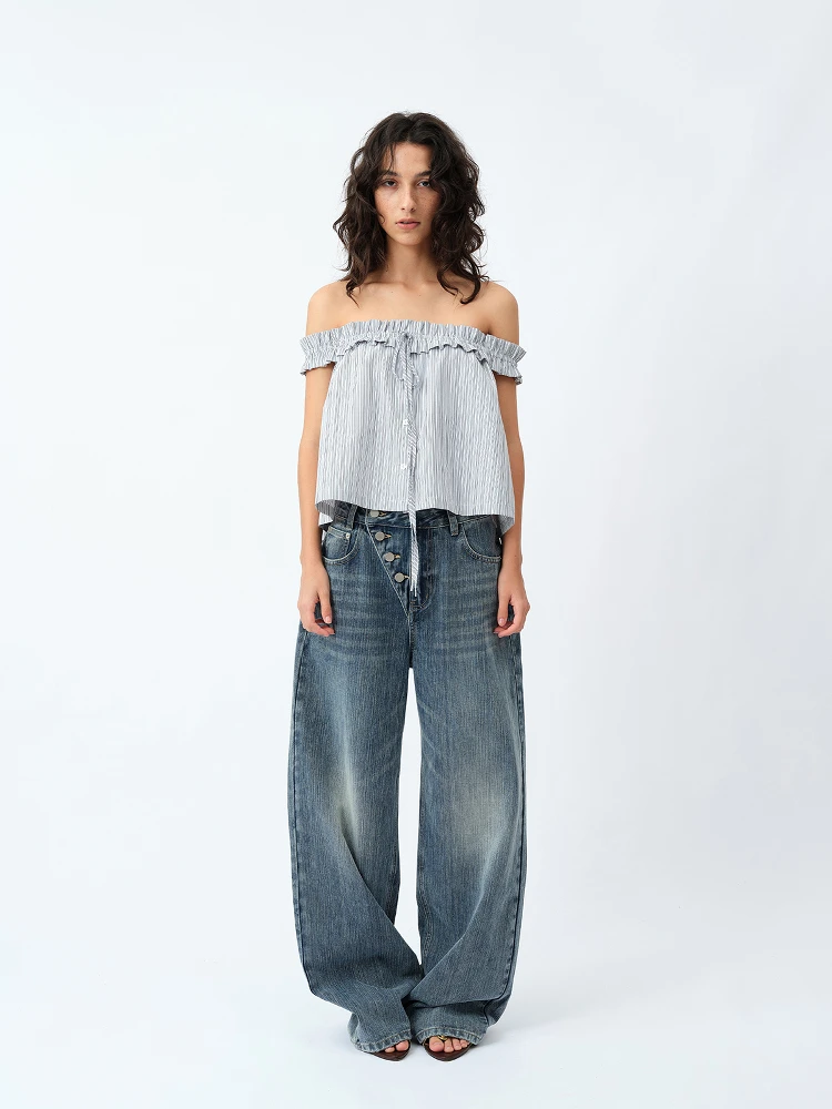 Повседневная полосатая футболка на одно плечо для женщин: дизайнерская новинка, корейский стиль, весна-лето, Pure Desire
Повседневная полосатая футболка на одно плечо для женщин: дизайнерская новинка, корейский стиль, весна-лето, Pure Desire