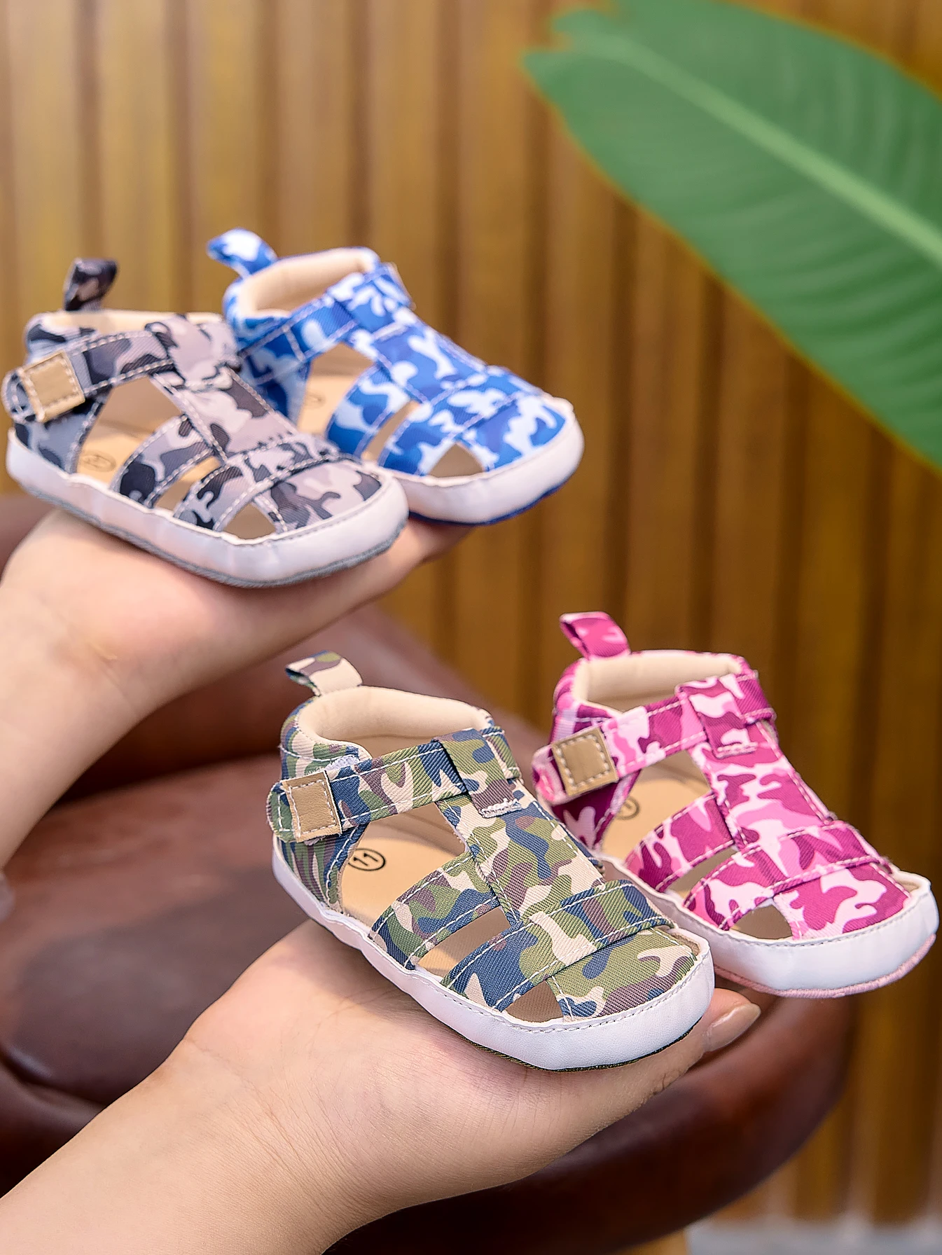 Сандалии с закрытым носком для детей 0-1 года, камуфляжный принт, мягкая нескользящая подошва, обувь для новорожденных, дышащая обувь для первых шагов для малышей
Сандалии с закрытым носком для детей 0-1 года, камуфляжный принт, мягкая нескользящая подошва, обувь для новорожденных, дышащая обувь для первых шагов для малышей