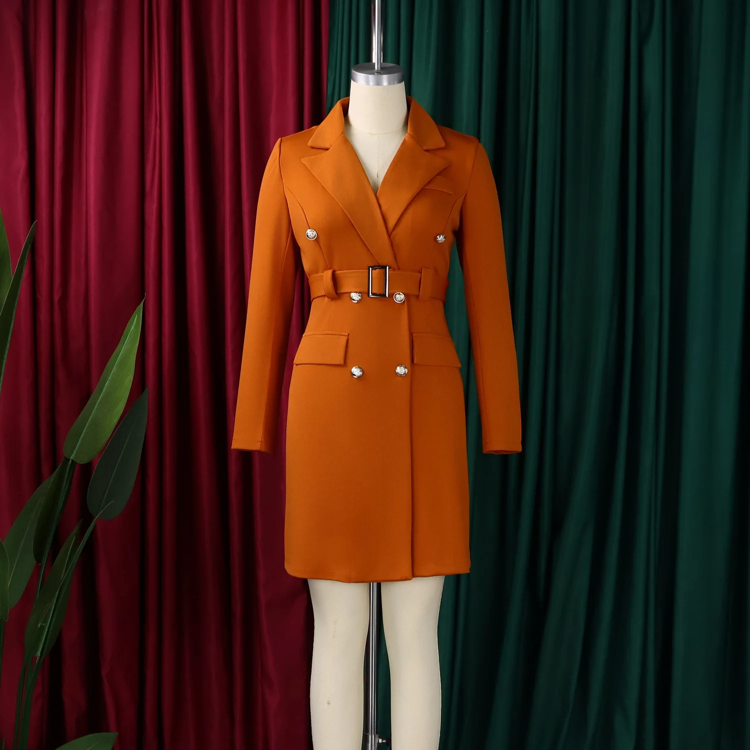 Новый весенне-осенний женский костюм-платье средней длины: модный пиджак с пуговицами, приталенный, с поясом, с лацканами, повседневный блейзер, белая верхняя одежда
Новый весенне-осенний женский костюм-платье средней длины: модный пиджак с пуговицами, приталенный, с поясом, с лацканами, повседневный блейзер, белая верхняя одежда