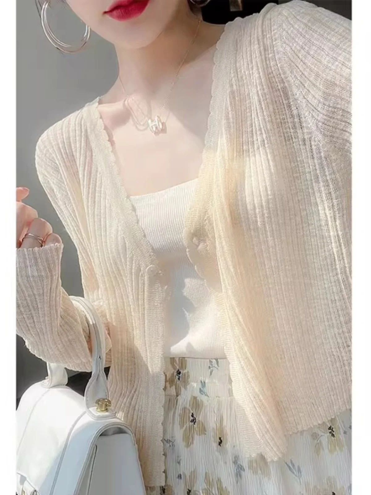Short Ice Silk Sun Protection Knitted Cardigan Women's Thin Shoulder Shawl Summer Matching Tube Dress Outerwear Light Jacket
Short Ice Silk Sun Protection Knitted Cardigan Women's Thin Shoulder Shawl Summer Matching Tube Dress Outerwear Light Jacket