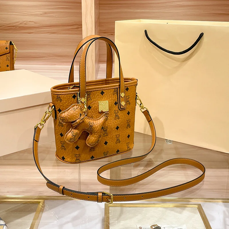 Элитные минималистичные парижские дизайнерские сумки для подгузников для женщин: роскошная кожаная сумка-тоут большой вместимости, элегантная классическая модная модель
Элитные минималистичные парижские дизайнерские сумки для подгузников для женщин: роскошная кожаная сумка-тоут большой вместимости, элегантная классическая модная модель