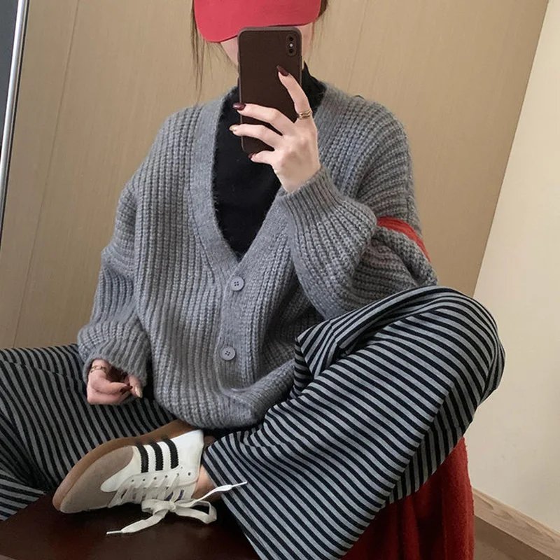 Autumn/winter New Loose Comfortable High Quality Knitted Sweater Retro Exquisite Fashion Casual Solid Color Popular Women's Top
Autumn/winter New Loose Comfortable High Quality Knitted Sweater Retro Exquisite Fashion Casual Solid Color Popular Women's Top