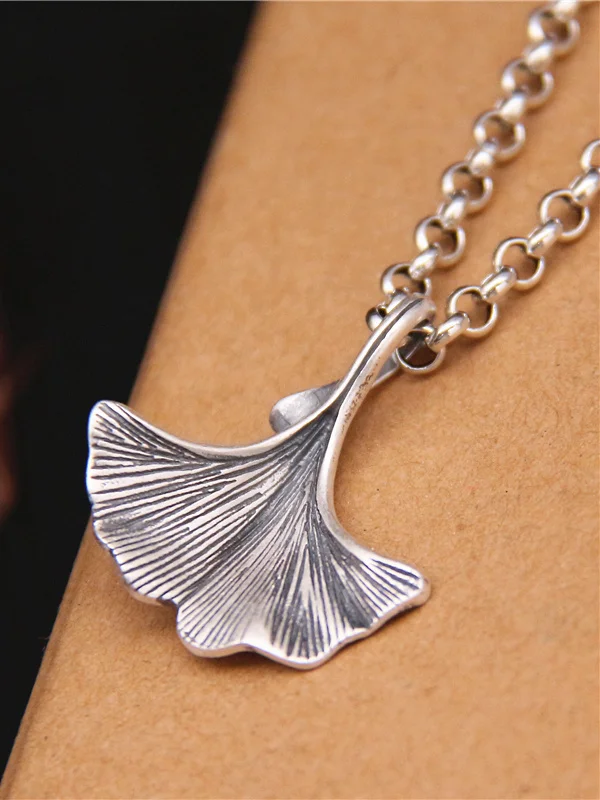 Simple Elegant Thai Silver Ginkgo Leaf Pendant Women's S990 Pure Silver Forest System out Fashion Jewelry Accessories
Simple Elegant Thai Silver Ginkgo Leaf Pendant Women's S990 Pure Silver Forest System out Fashion Jewelry Accessories