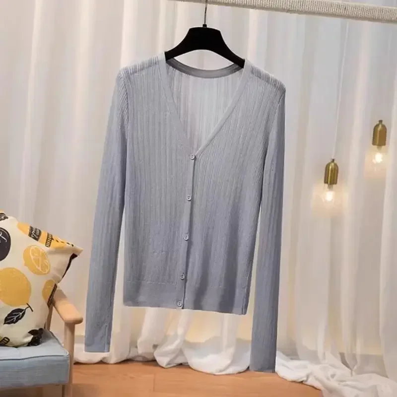 Fashion Slim Solid Minimalist Casual Long Sleeve Knitted Sweaters 2025 Summer Women's New Patchwork V-neck Button Screw Thread
Fashion Slim Solid Minimalist Casual Long Sleeve Knitted Sweaters 2025 Summer Women's New Patchwork V-neck Button Screw Thread