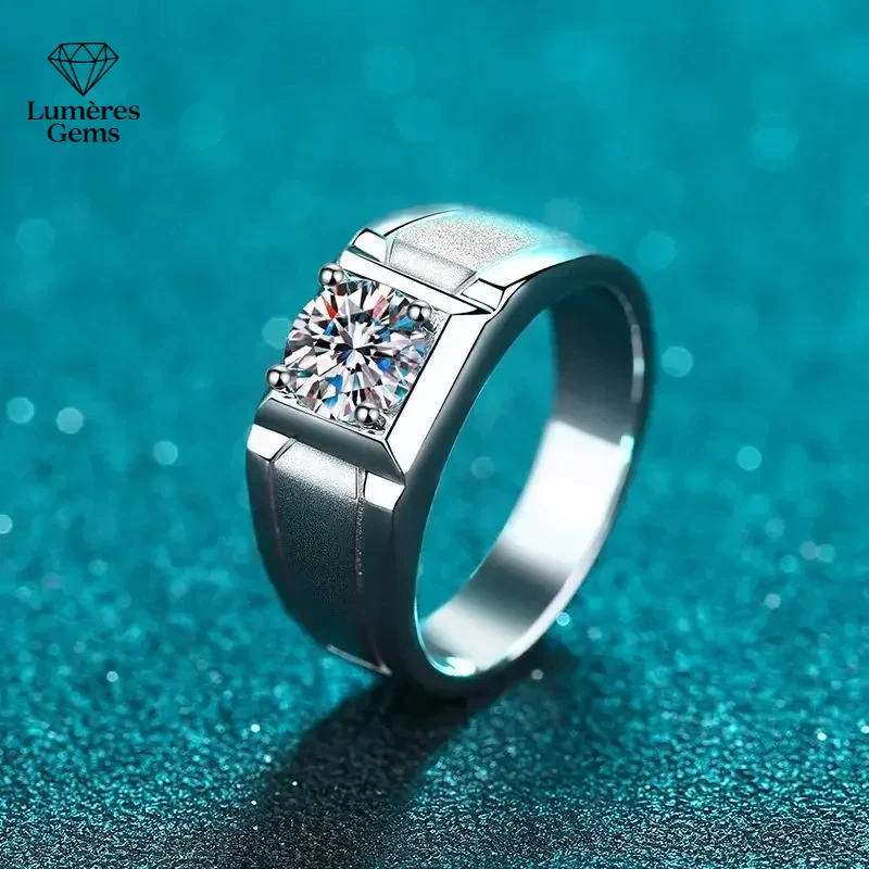 18K White Gold Men'S Moissanite Diamond Ring Platinum Pt950 Jewelry Live Pyramid Frosted 0.5/1 Carat Rings Type Wedding
18K White Gold Men'S Moissanite Diamond Ring Platinum Pt950 Jewelry Live Pyramid Frosted 0.5/1 Carat Rings Type Wedding