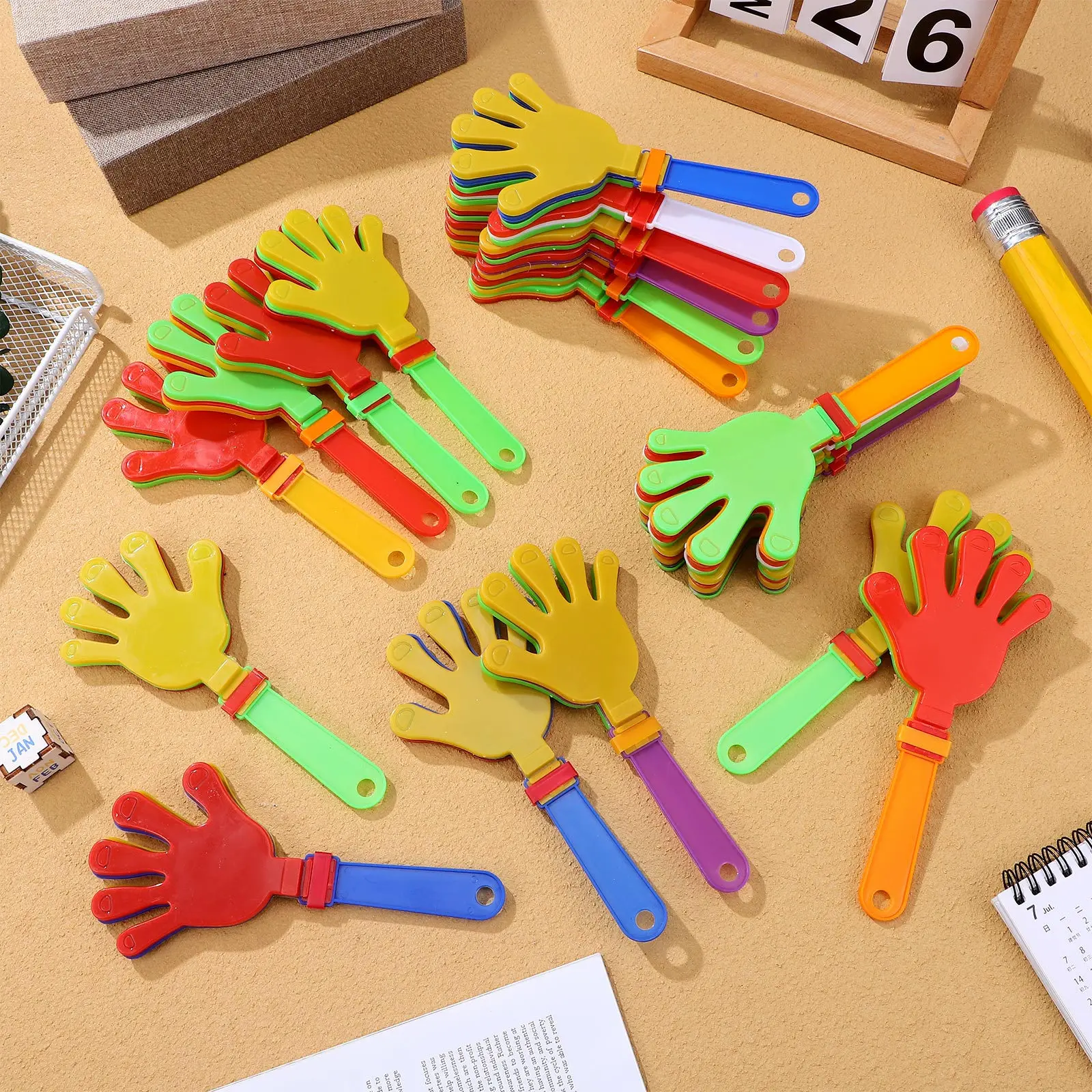 20pcs Plastic Hands Bright Noise Maker For Carnival Fiesta Cheer Prop Clapping Device Applause
20pcs Plastic Hands Bright Noise Maker For Carnival Fiesta Cheer Prop Clapping Device Applause