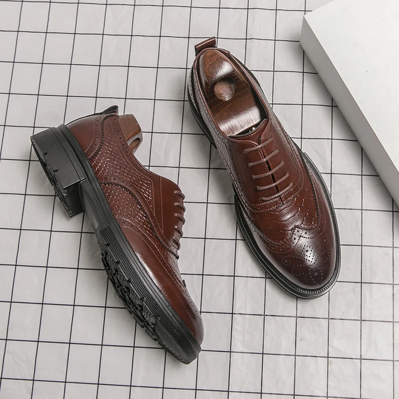Vintage Carved Brogue Men Leather Shoes Luxury Formal Oxford Shoes Breathable Lace Business Wedding Office Party Dress Footwear
Vintage Carved Brogue Men Leather Shoes Luxury Formal Oxford Shoes Breathable Lace Business Wedding Office Party Dress Footwear