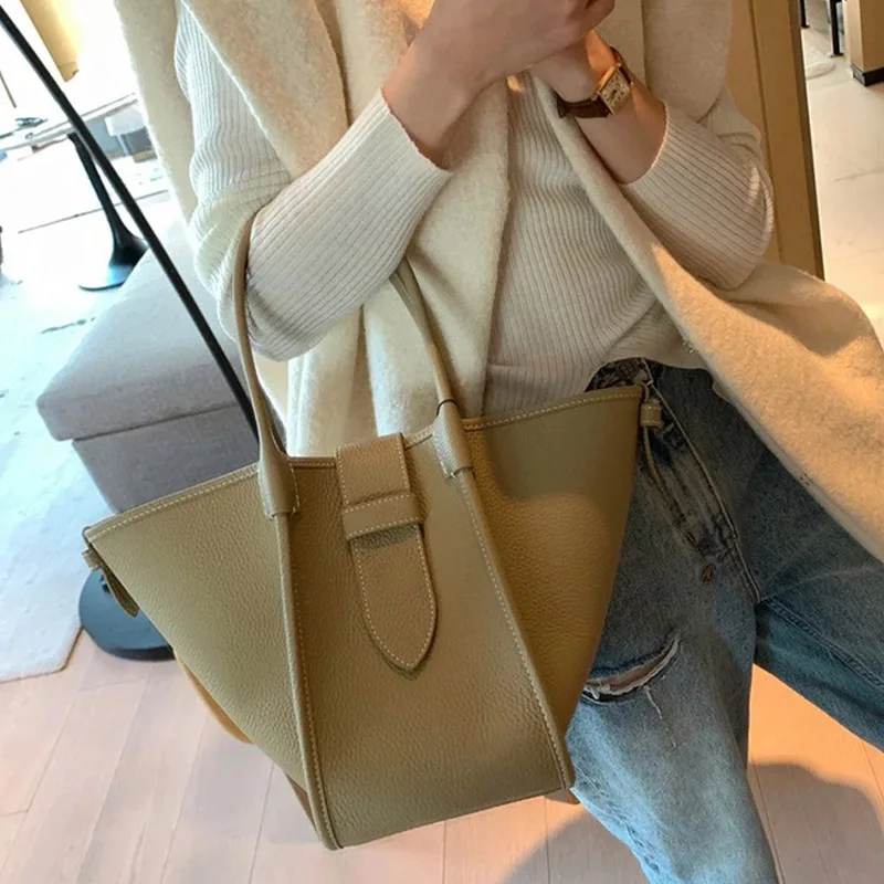 2025 New Fashion Western Style Light Wing Handbag Luxury Niche Unique Design Made in China Bucket Handheld Off-road Shoulder Bag
2025 New Fashion Western Style Light Wing Handbag Luxury Niche Unique Design Made in China Bucket Handheld Off-road Shoulder Bag