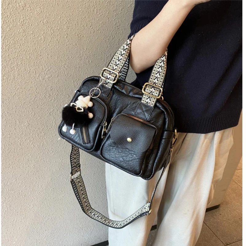 Luxury Designer Female Handbag 2025 Simple New Women's Bag Leather Shoulder Tote Bags for Women Sac A Main Femme
Luxury Designer Female Handbag 2025 Simple New Women's Bag Leather Shoulder Tote Bags for Women Sac A Main Femme