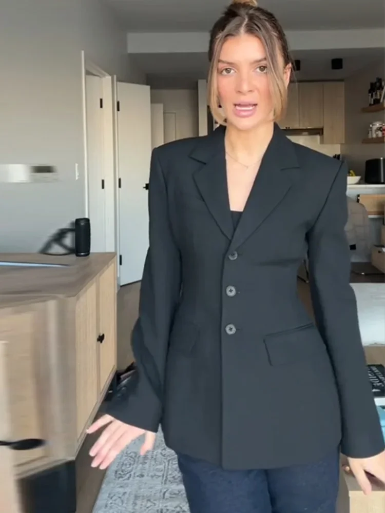 Весенний женский офисный блейзер-пиджак: элегантный, с длинными рукавами, карманами и пуговицами, модный приталенный фасон 2026 года, для деловых встреч и повседневной носки
Весенний женский офисный блейзер-пиджак: элегантный, с длинными рукавами, карманами и пуговицами, модный приталенный фасон 2026 года, для деловых встреч и повседневной носки