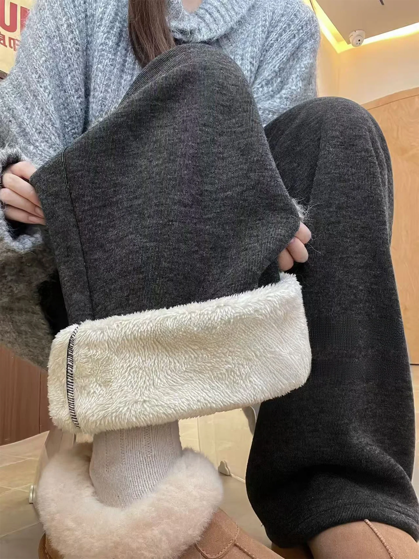 Lamb Velvet Wide Leg Pants Women's Autumn Winter plus Size Thickened High Waist Straight Cut Warm Casual Trousers
Lamb Velvet Wide Leg Pants Women's Autumn Winter plus Size Thickened High Waist Straight Cut Warm Casual Trousers