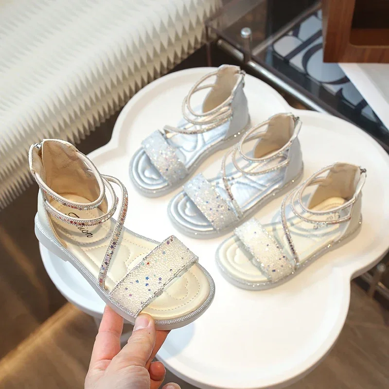 Girls Sandals Princess Style 2025 Summer New Kids Roman Shoes with Back Zipper Girls Beach Shoes Open Toes Non-slip Ins Trendy
Girls Sandals Princess Style 2025 Summer New Kids Roman Shoes with Back Zipper Girls Beach Shoes Open Toes Non-slip Ins Trendy