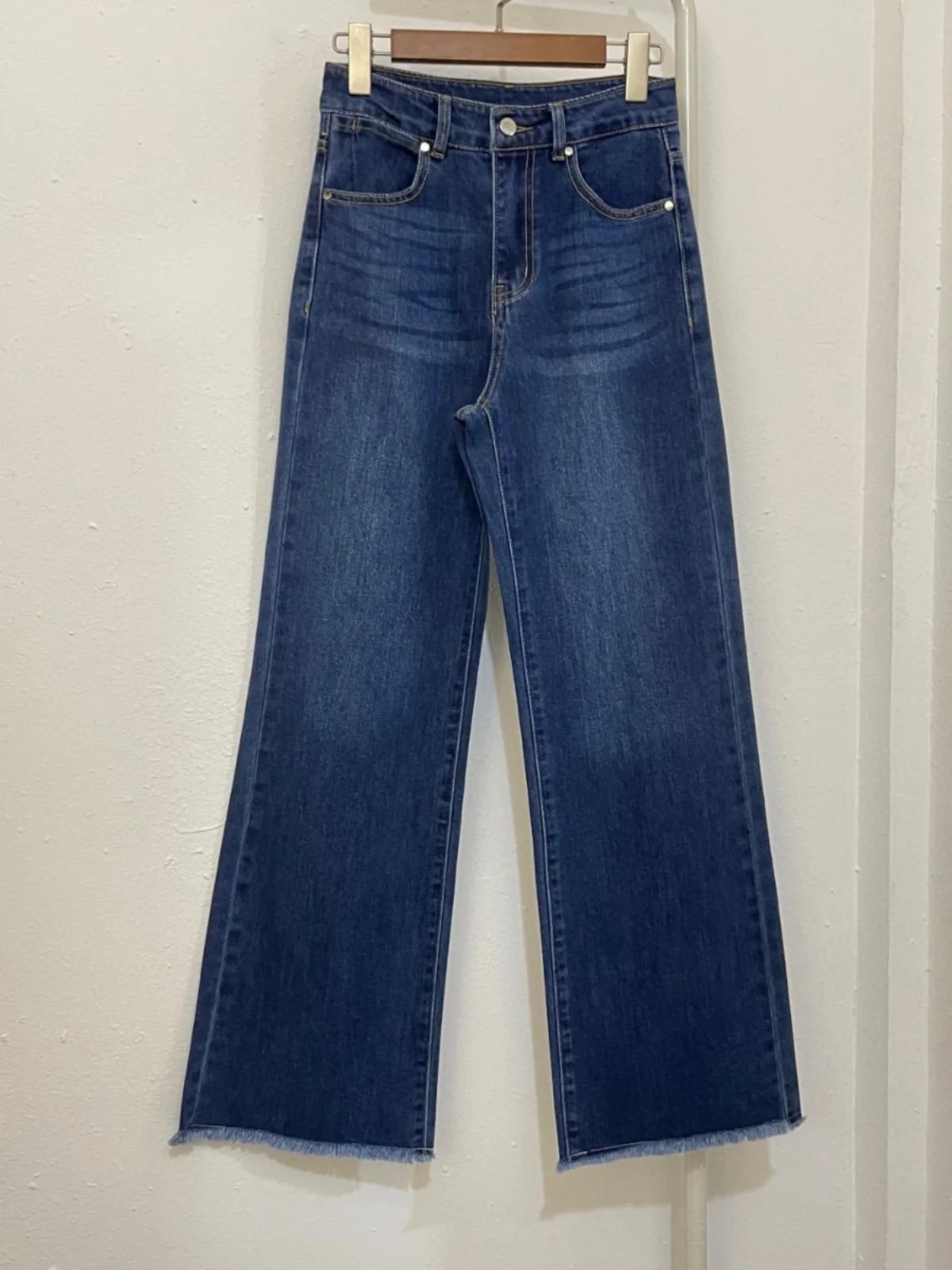 Pure Cotton High Waist Straight Leg Jeans Women's High Waist Slim Fit Bootcut Denim Jeans Casual Wear Spring Autumn Season
Pure Cotton High Waist Straight Leg Jeans Women's High Waist Slim Fit Bootcut Denim Jeans Casual Wear Spring Autumn Season