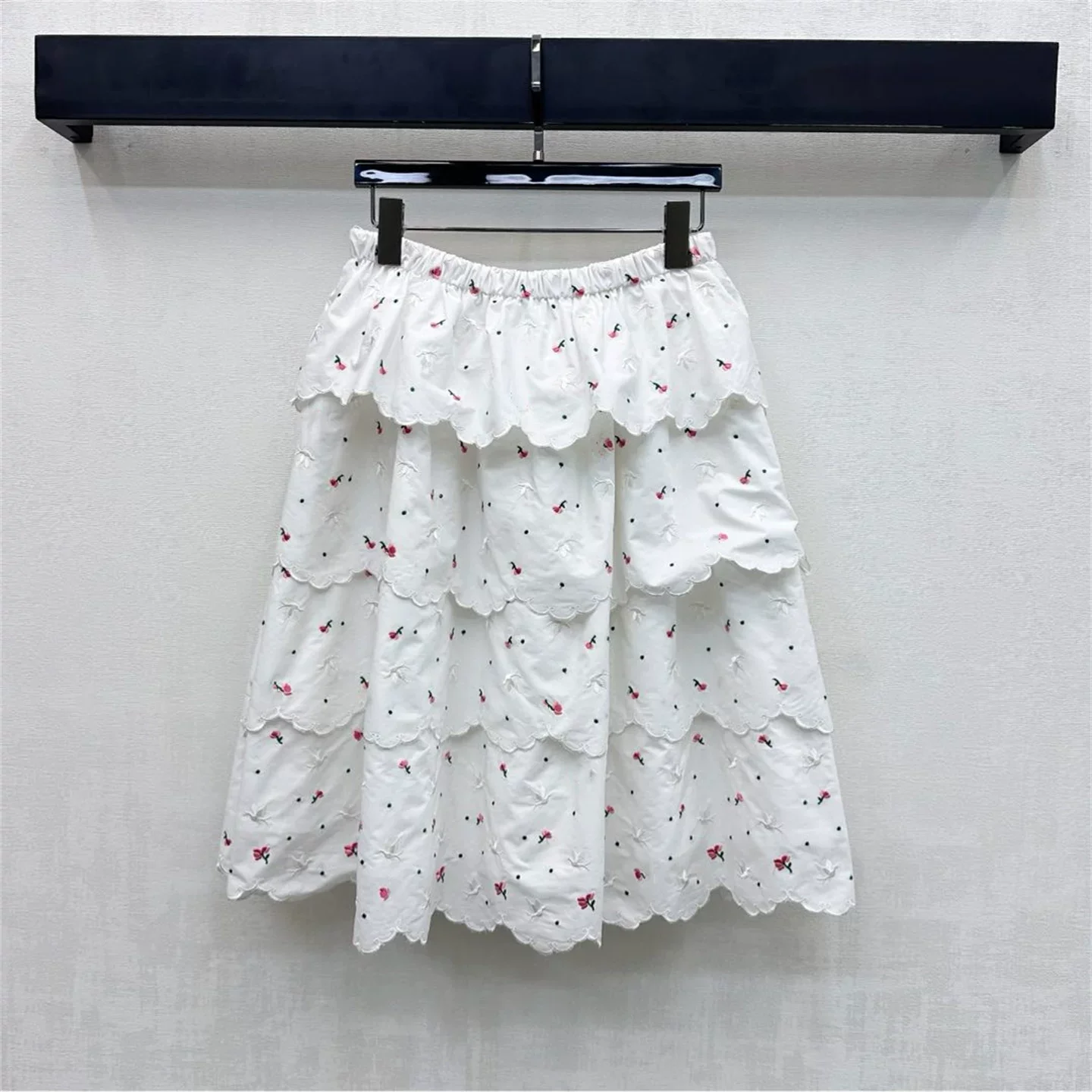 Sweet Girls White Skirt Knee-Length Fashion Women's Cotton Ruffles Cake Skirt Sexy Ladies Embroidered Ball Gown Skirt
Sweet Girls White Skirt Knee-Length Fashion Women's Cotton Ruffles Cake Skirt Sexy Ladies Embroidered Ball Gown Skirt