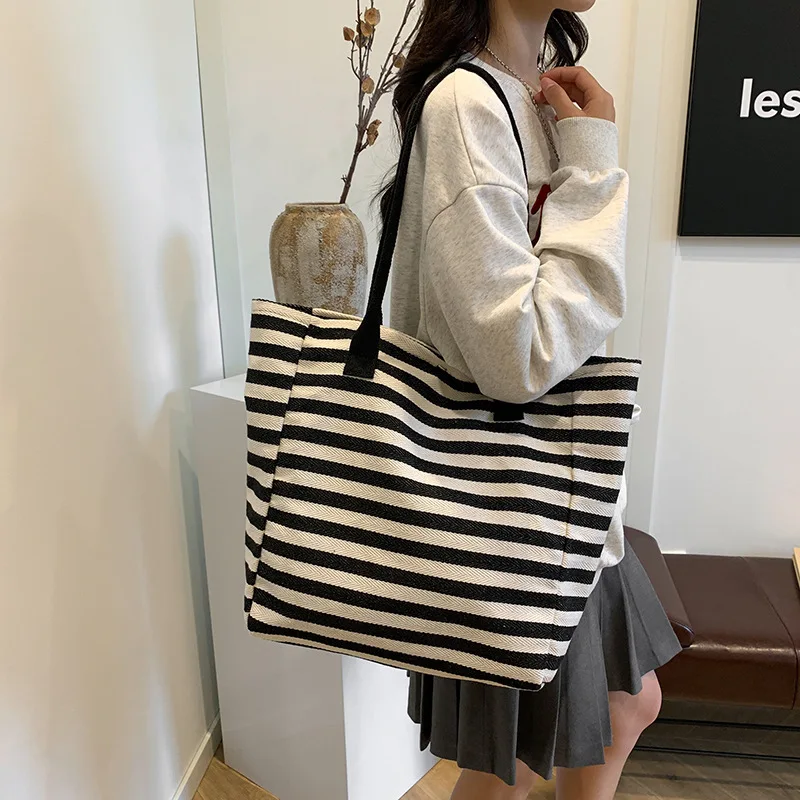 Female Large Capacity Single Shoulder Canvas Bag 2024 New Zebra Pattern Canvas Handheld Mommy Tote Bag
Female Large Capacity Single Shoulder Canvas Bag 2024 New Zebra Pattern Canvas Handheld Mommy Tote Bag