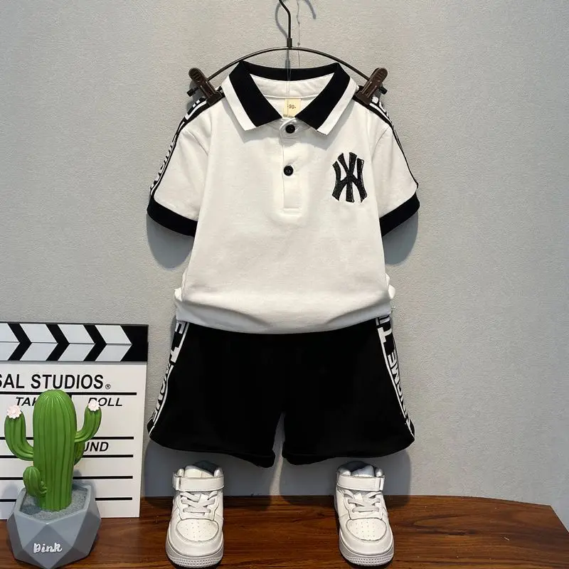 Summer Children Boy Clothes Set Teenage Girl Lapel Letter Tshirts and Side Stripe Shorts 2 Pieces Suit Kid Top Bottom Tracksuits
Summer Children Boy Clothes Set Teenage Girl Lapel Letter Tshirts and Side Stripe Shorts 2 Pieces Suit Kid Top Bottom Tracksuits