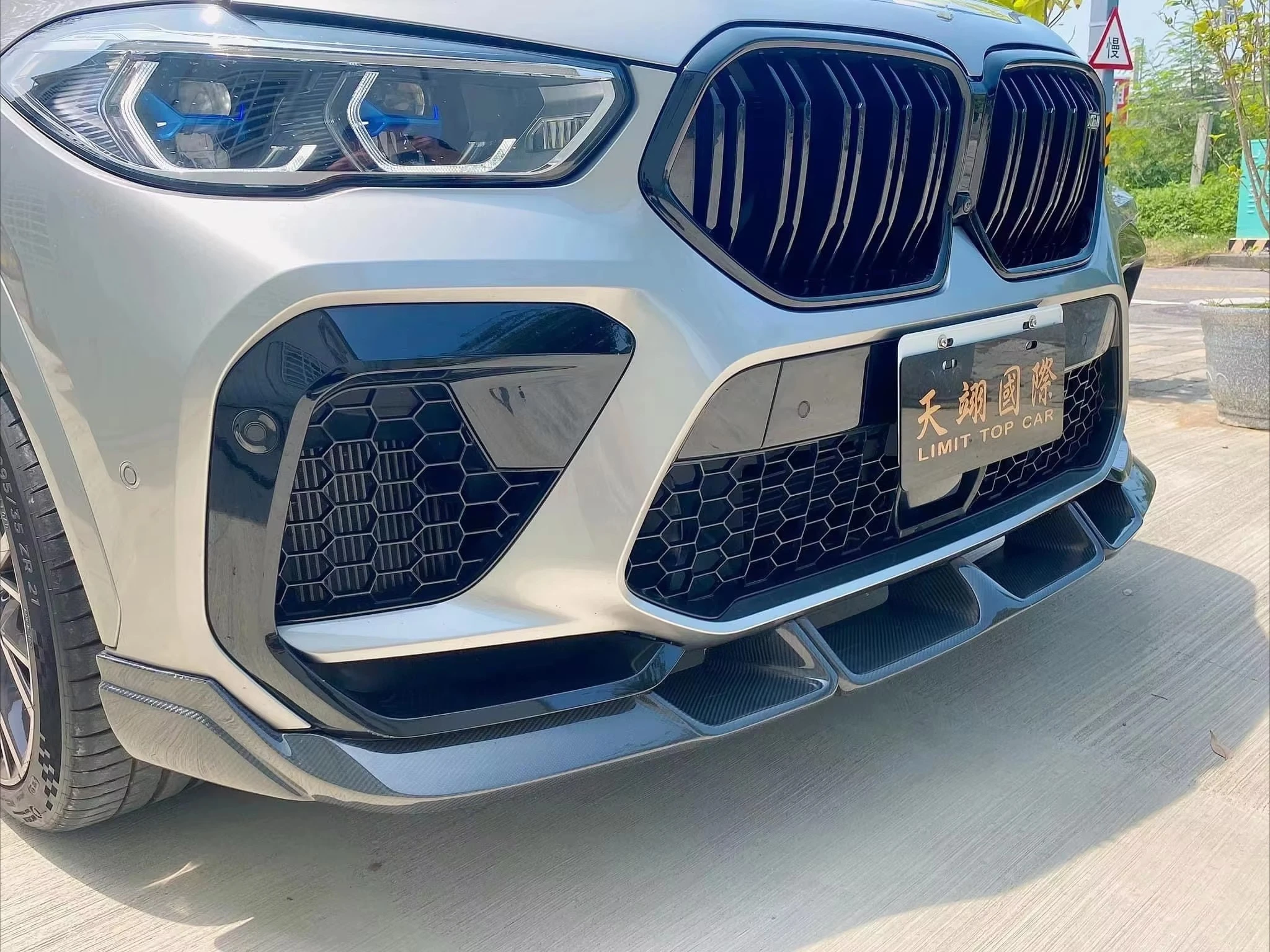 Wholesale LD Style Front Lip Carbon Fiber Car Body Kit for BMW X6M F96 Bodykit Front Bumper Lip
Wholesale LD Style Front Lip Carbon Fiber Car Body Kit for BMW X6M F96 Bodykit Front Bumper Lip