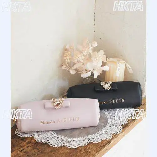 Japanese New Pearl Kawaii Pencil Case Hand Holding Sweet Lolita Make Up Bag Letters Portable Versatile Black Cosmetic Bags Women
Japanese New Pearl Kawaii Pencil Case Hand Holding Sweet Lolita Make Up Bag Letters Portable Versatile Black Cosmetic Bags Women
