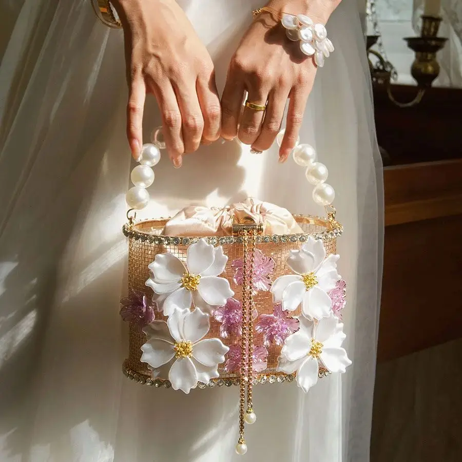 Elegant Flower Bag Evening Purses and handbag luxury Designer shoulder bags Exquisite Party Wedding Acrylic Shiny Clutch Purse
Elegant Flower Bag Evening Purses and handbag luxury Designer shoulder bags Exquisite Party Wedding Acrylic Shiny Clutch Purse