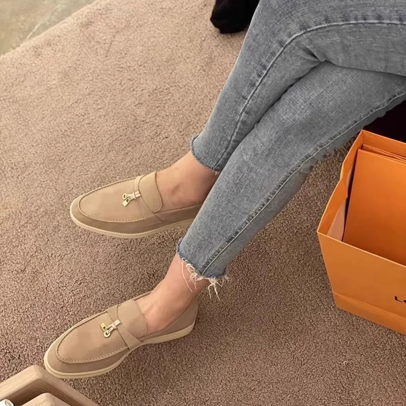 Loafers women's 2026 spring and autumn leather flat-bottomed British casual and comfortable one-pedal lazy shoes single shoes
Loafers women's 2026 spring and autumn leather flat-bottomed British casual and comfortable one-pedal lazy shoes single shoes