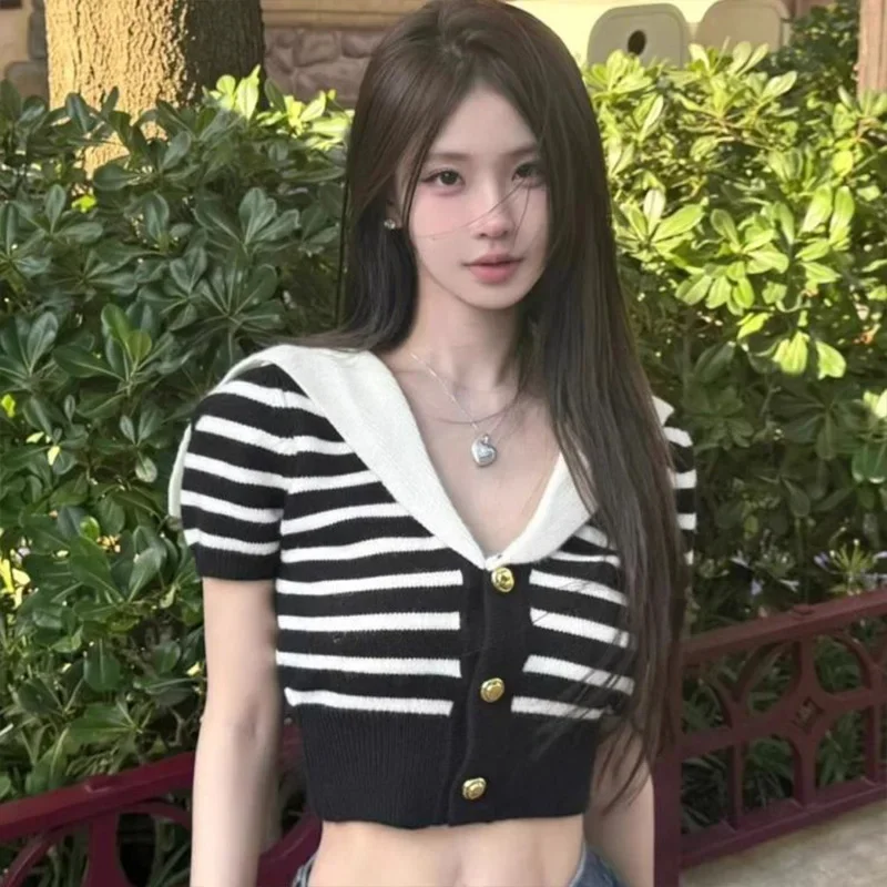 Women Clothing French Vintage Short Sleeve Crop Top Chic V-neck Button Fashion Casual T-shirt Striped Knitted Pullovers
Women Clothing French Vintage Short Sleeve Crop Top Chic V-neck Button Fashion Casual T-shirt Striped Knitted Pullovers