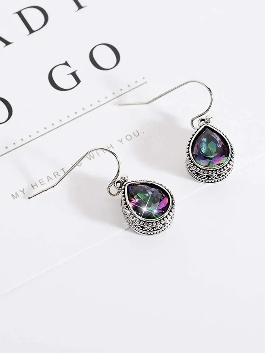 Vintage Waterdrop Dangle Earrings With Rhinestone Detail
Vintage Waterdrop Dangle Earrings With Rhinestone Detail