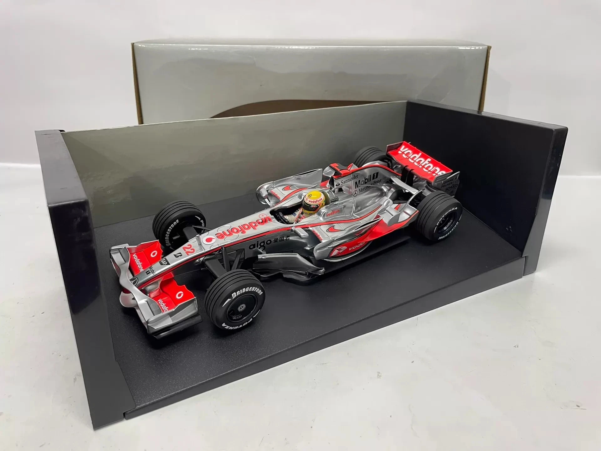 Minichamps 1:18 F1 MP4-23 Hamilton 2008 Simulation Limited Edition Resin Metal Static Car Model Toy Gift
Minichamps 1:18 F1 MP4-23 Hamilton 2008 Simulation Limited Edition Resin Metal Static Car Model Toy Gift