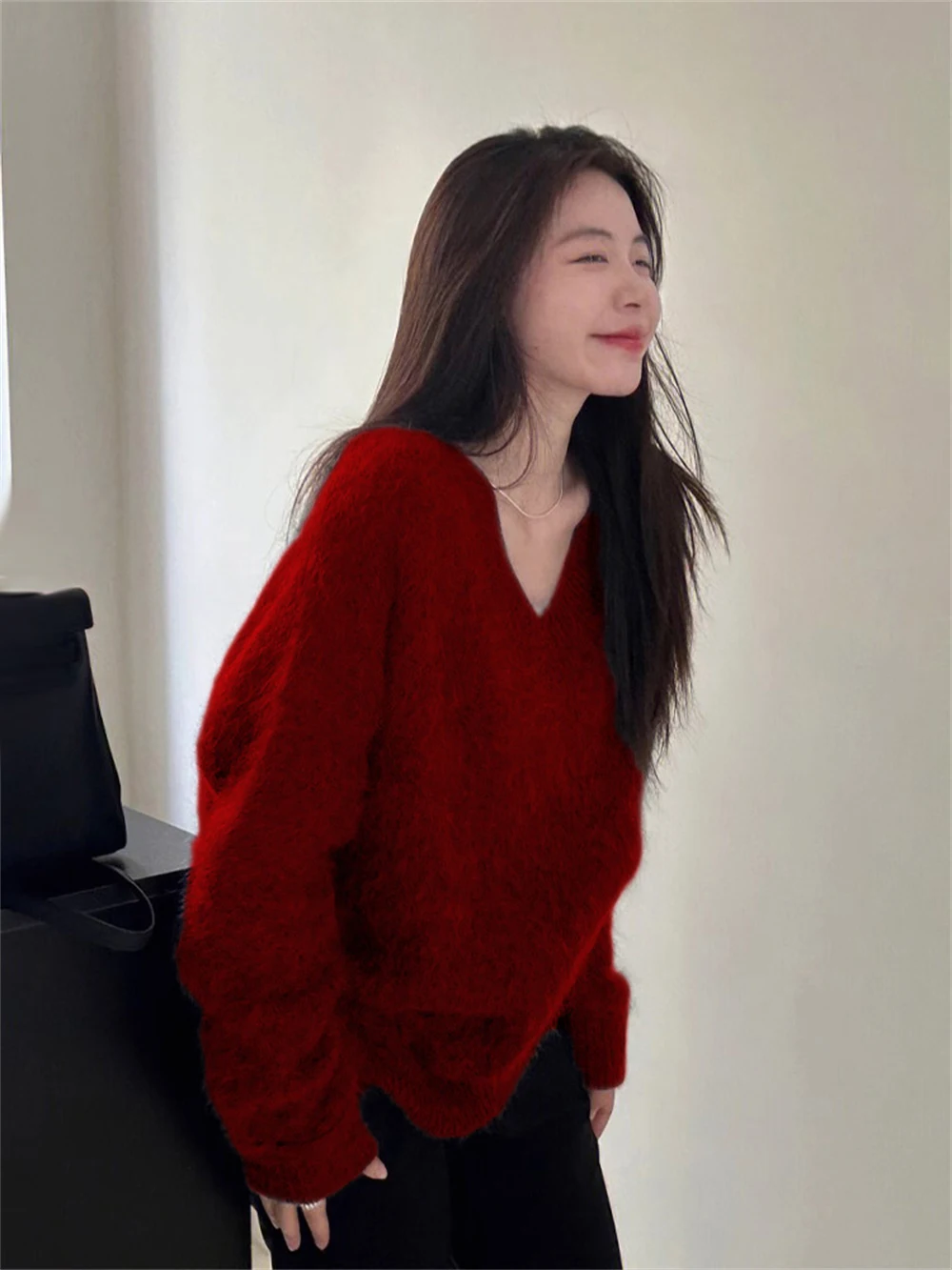Women's Autumn Winter High-end Lazy Style Pullover Red V-neck Sweater Ladies Temperament Loose Soft Waxy Thick Knitted Tops Gift
Women's Autumn Winter High-end Lazy Style Pullover Red V-neck Sweater Ladies Temperament Loose Soft Waxy Thick Knitted Tops Gift