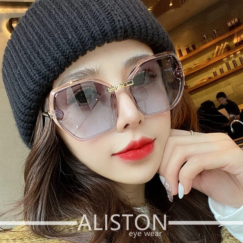 New Sunglasses, Women's Sunglasses, INS, Popular on the Internet, Douyin Street Shoot, Large UV Protection with Goods, Korean
New Sunglasses, Women's Sunglasses, INS, Popular on the Internet, Douyin Street Shoot, Large UV Protection with Goods, Korean
