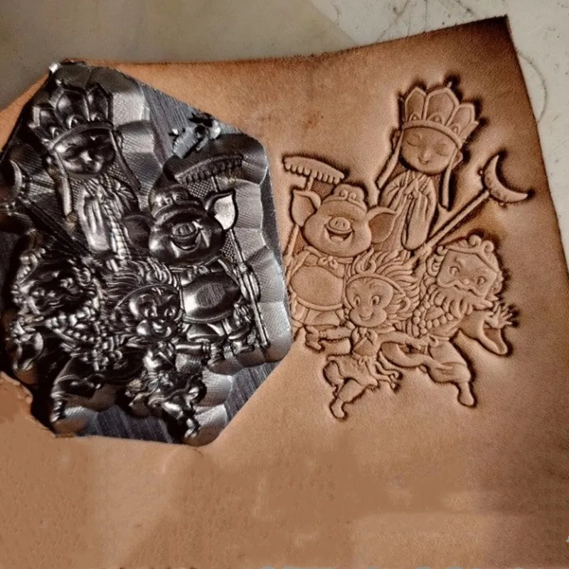 Набор металлических штампов «Путешествие на Запад» — 4 шт., форма для 3D-тиснения из алюминиевого сплава для изделий из кожи | 68x58/67x43/65x38/79x58 мм
Набор металлических штампов «Путешествие на Запад» — 4 шт., форма для 3D-тиснения из алюминиевого сплава для изделий из кожи | 68x58/67x43/65x38/79x58 мм 