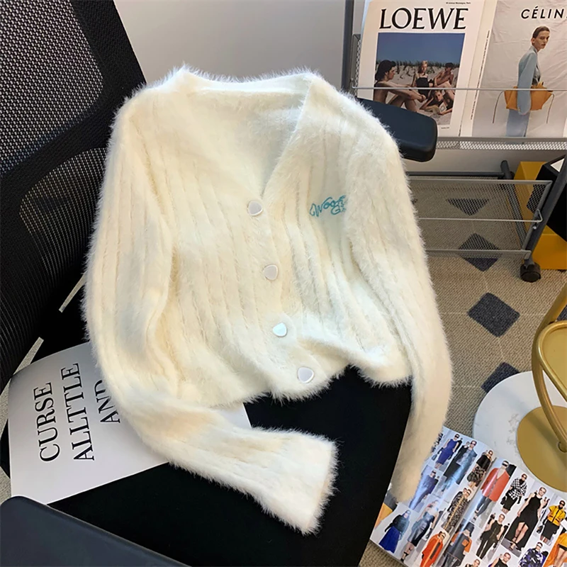 Women Soft Warm Sweaters Spring Autumn Imitation Mink Fur Pink Knitted Cardigans Tops Fashion Embroidery V-neck Short Sweater
Women Soft Warm Sweaters Spring Autumn Imitation Mink Fur Pink Knitted Cardigans Tops Fashion Embroidery V-neck Short Sweater