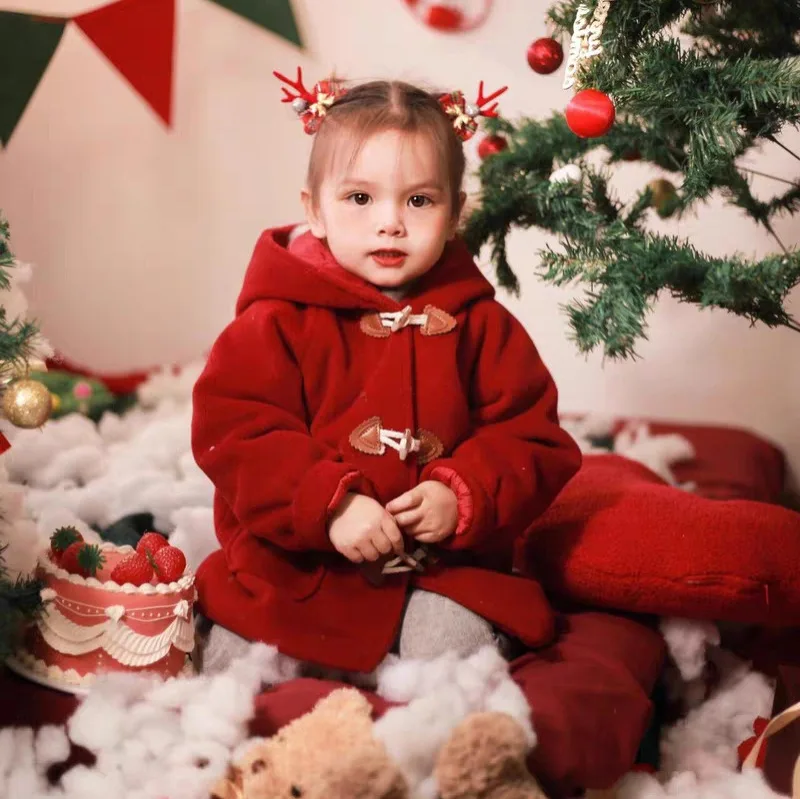 Осенне-зимние детские шерстяные куртки для девочек 1-5 лет, верхняя одежда с капюшоном для маленьких девочек, пальто с роговой пуговицей, плащ для маленьких девочек
Осенне-зимние детские шерстяные куртки для девочек 1-5 лет, верхняя одежда с капюшоном для маленьких девочек, пальто с роговой пуговицей, плащ для маленьких девочек